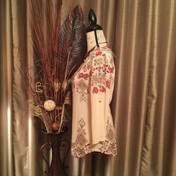 Floral print top with rolled arm cuff. - Picture 2 of 8